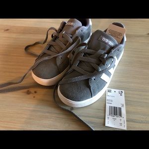 Grey + white adidas Daily 2.0 Sneaker - size 1